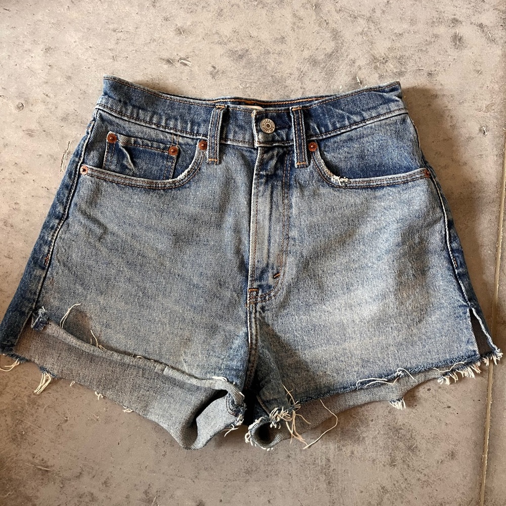 Abercrombie & Fitch Mom Short High Rise